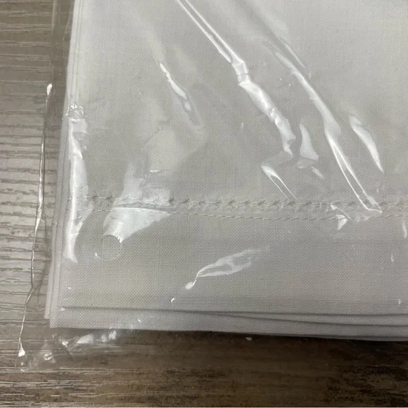 Lillian Vernon Set of Four Appliquéd Christmas Holiday Guest Cotton Hand Towels - Picture 7 of 8